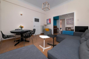 Vintage and Spacious 3BA next to Athens ancient city center
